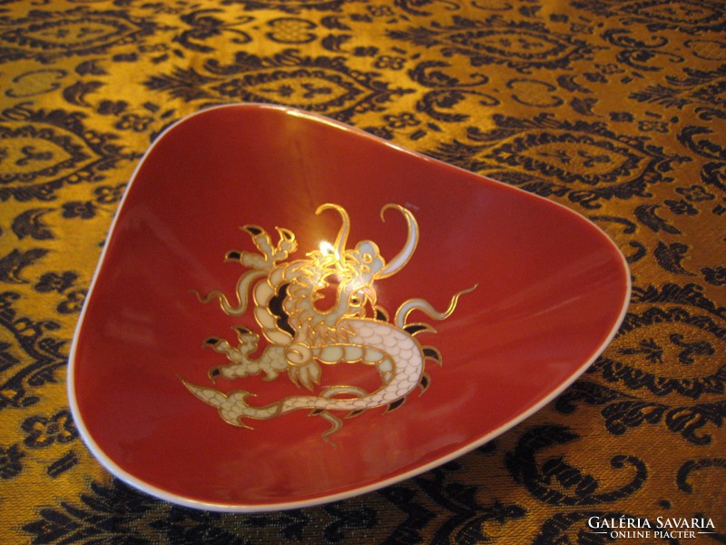 Wallendorf dragon bowl... Immaculate, 18 x 18 x 18 hand painting.