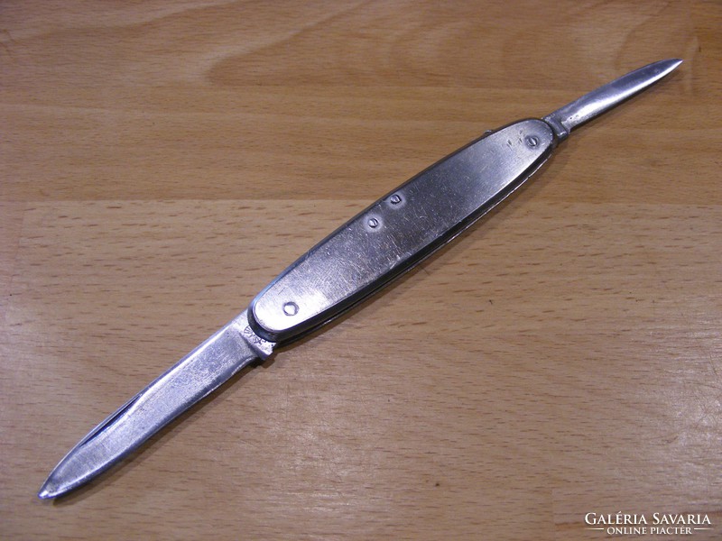 Pocket knife with metal handle