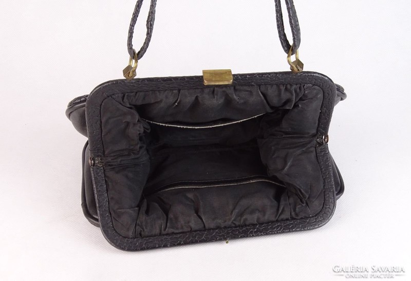 0K653 Régi rézcsatos fekete női táska