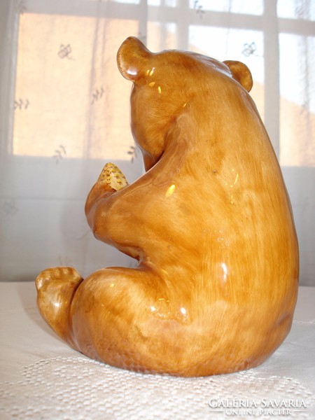 Bodrogkeresztúr ceramic bear with honeycomb honey