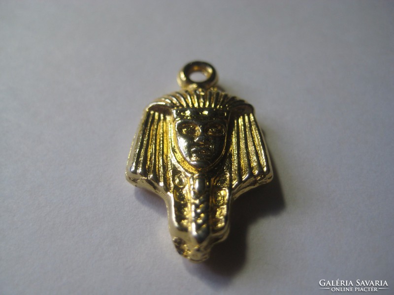 Pharaoh's brooch