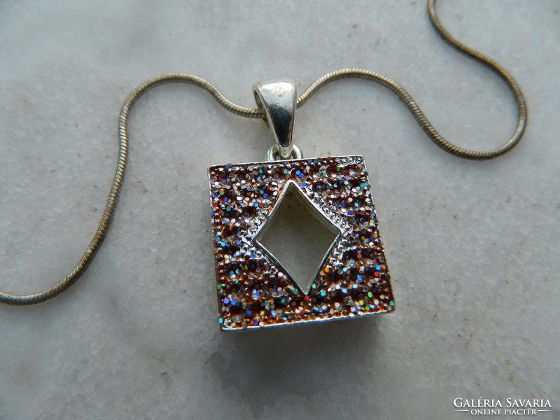 Sparkling multi-stone pendant with chain