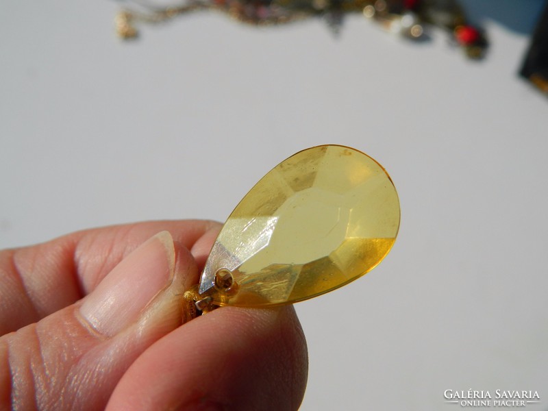 Sárga szalagon sárga csiszolt kő mintájú sárga medál -új