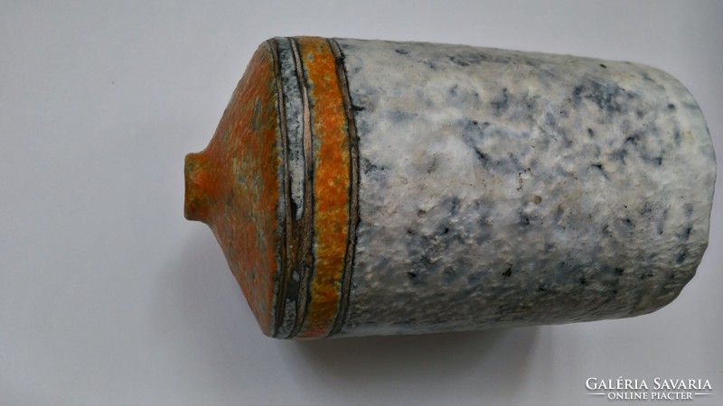Gorka Lívia palack alakú váza