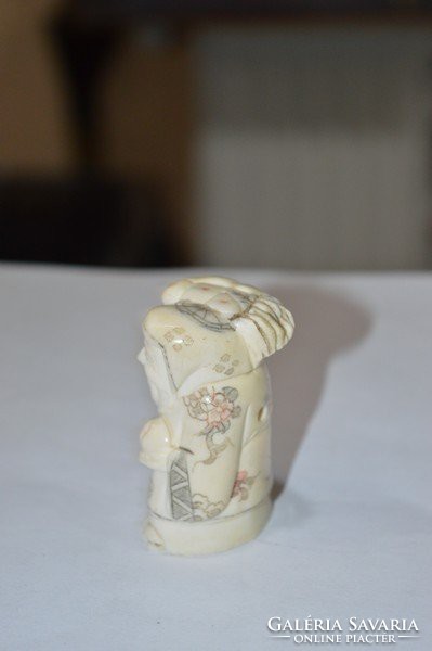 Kínai csont figura