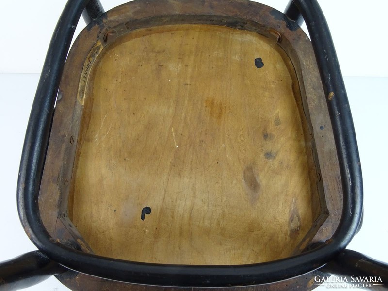 0L930 Jelzett antik osztrák thonet karfás szék