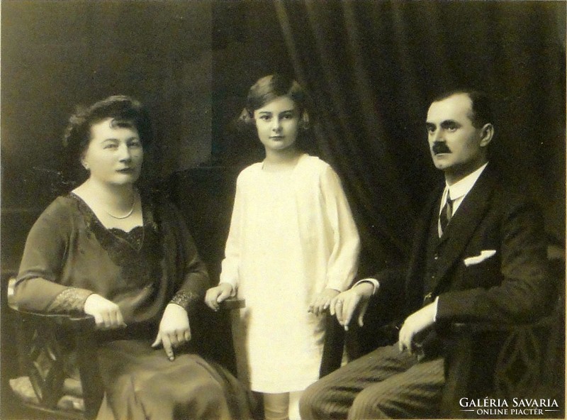 0L864 Jelzett művészi családi fotográfia 1931