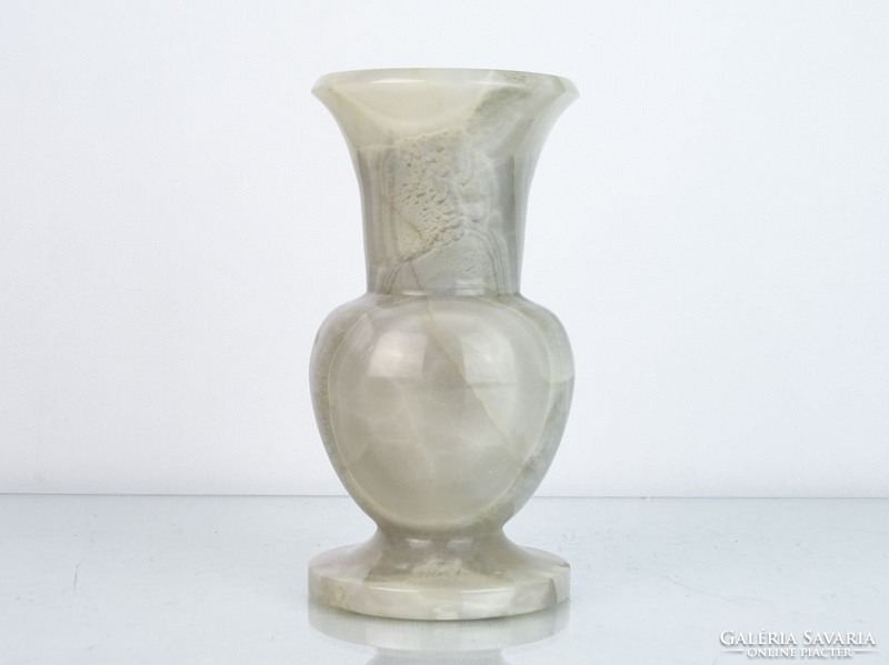 0M470 Világos színű márvány váza 16 cm
