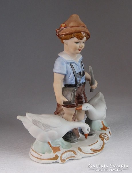 0M718 Biszkvit porcelán libás fiú figura 21 cm