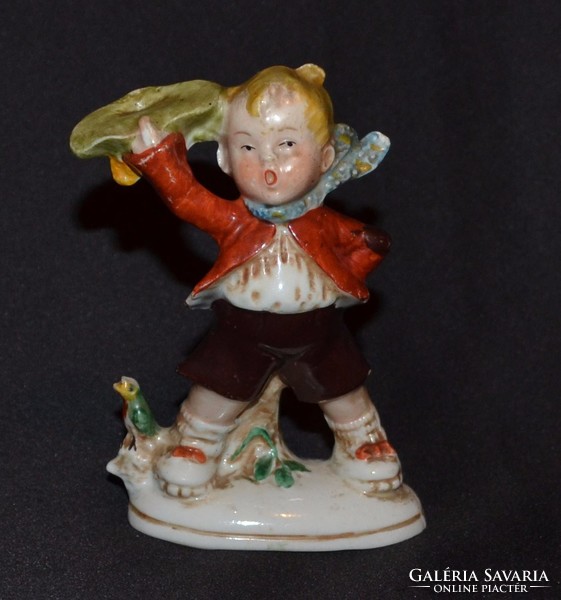 Bájos német számozott, kézzel festett porcelán kisfiú