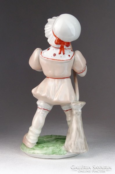 0M625 Hibátlan takarítónő porcelán figura 19.5 cm