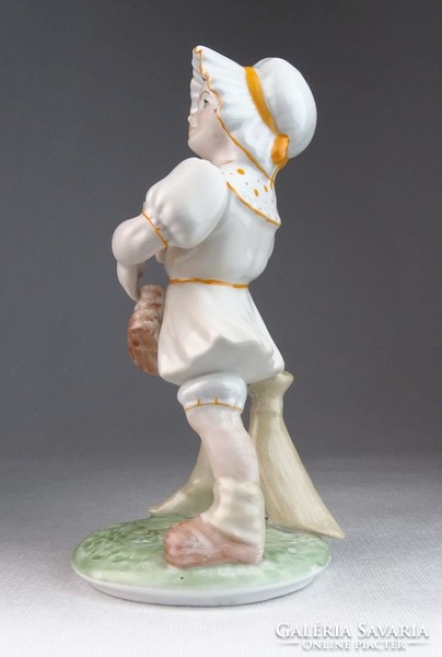0M713 Hibátlan takarítónő porcelán figura 19.5 cm