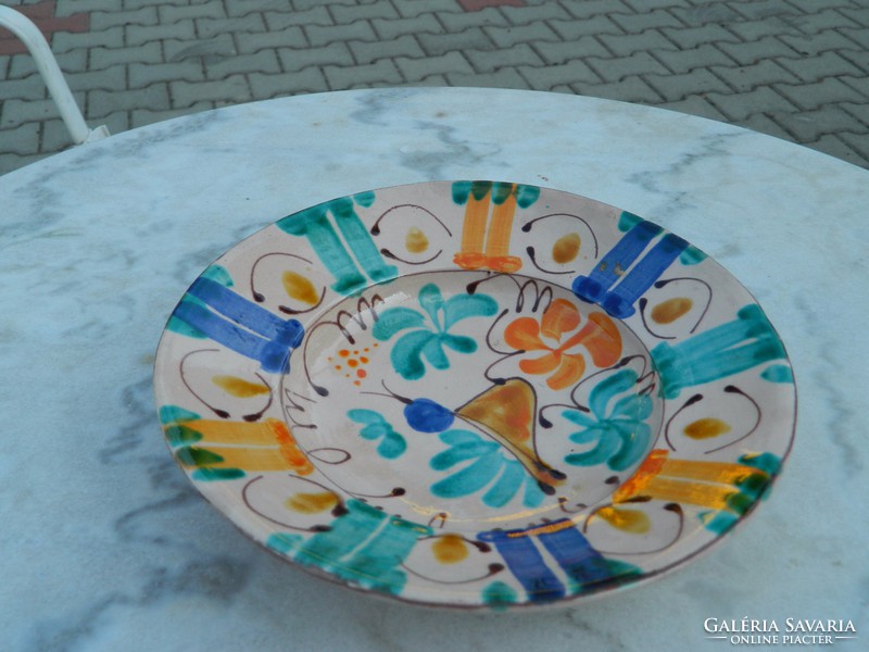 Wall-mounted earthenware plate with a folk bird pattern
