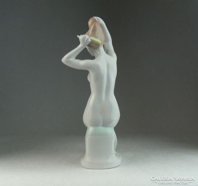 0N530 Régi Aquincum porcelán fésülködő akt szobor
