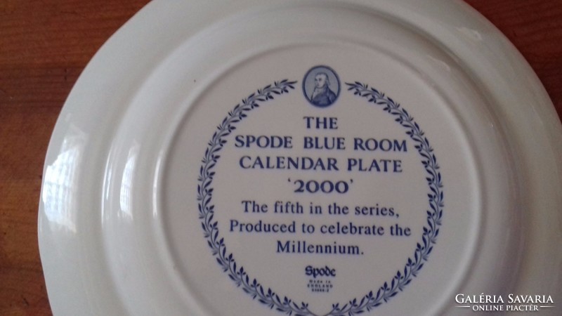 Milleneumi kalendáros porcelán tányér