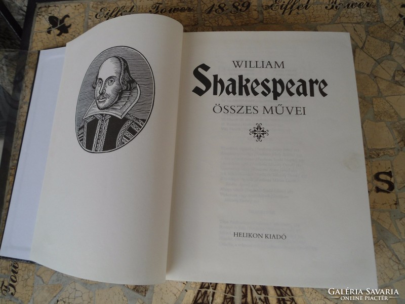 William Shakespeare összes művei. Bp., 1992, Helikon Kiadó. Kiadói műbőr kötés, aranyozott lapszél