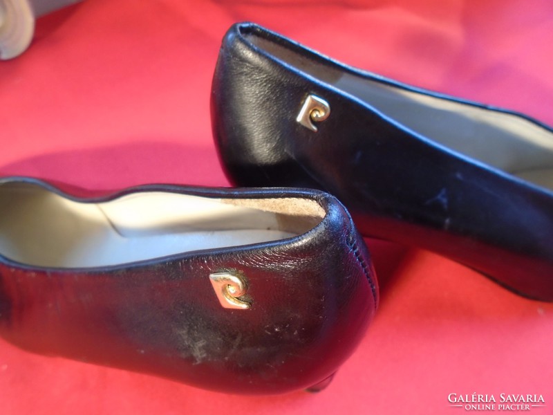 Bőr 38-as Pierre Cardin cipő.