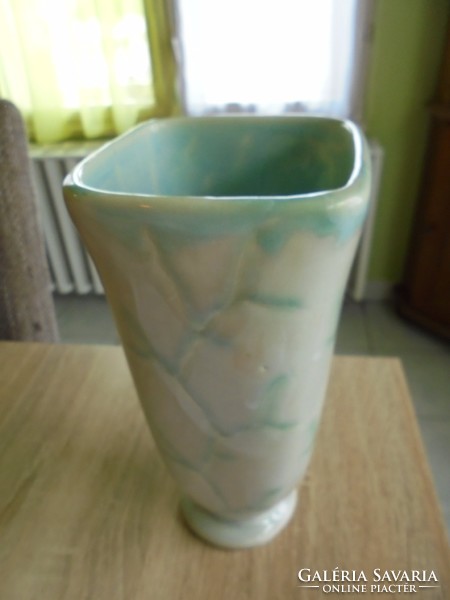Érdekes Gorka kerámia váza
