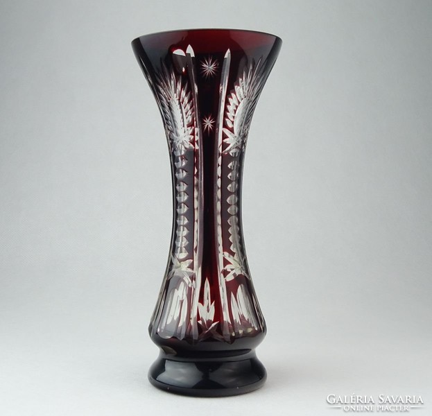 0O955 Bordóra színezett talpas üveg váza 20 cm