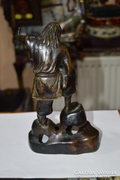 Keleti bronz figura