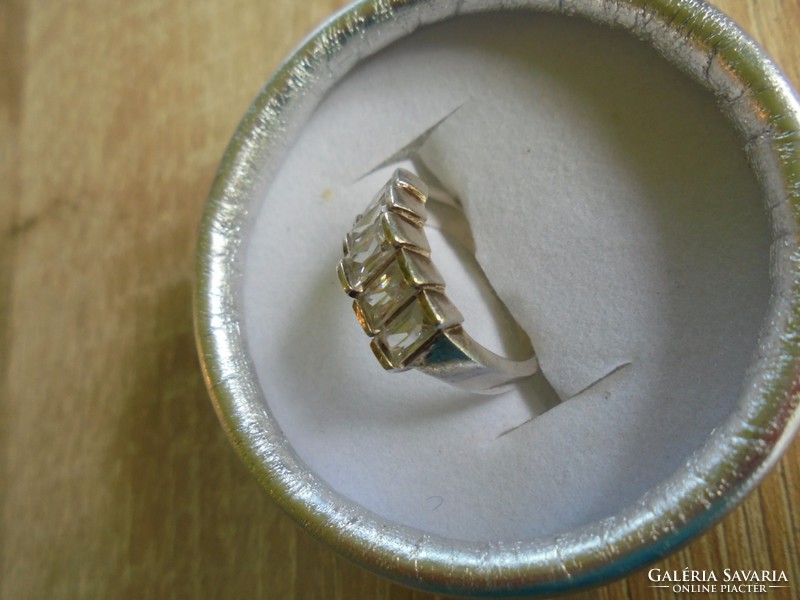 Csiszolt köves ezüst gyűrű