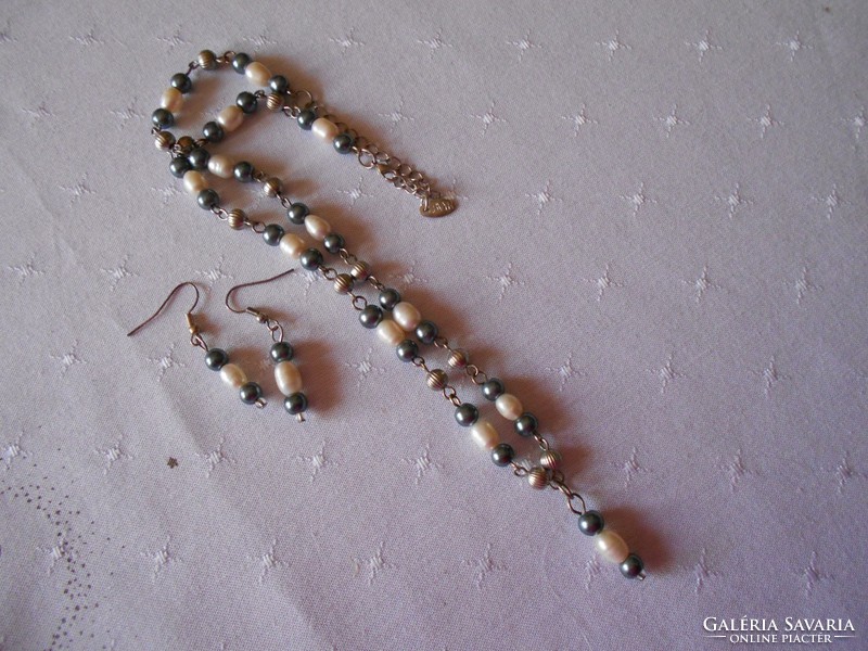 Pearl necklace with earrings