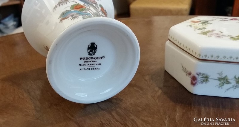 Wedgewoodi porcelán váza  bonbonierrel, külön is