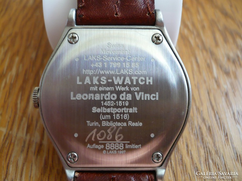 Laks numbered quartz-shaped unisex watch