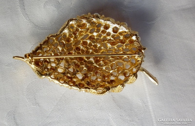 Retro decorative beaded leaf brooch
