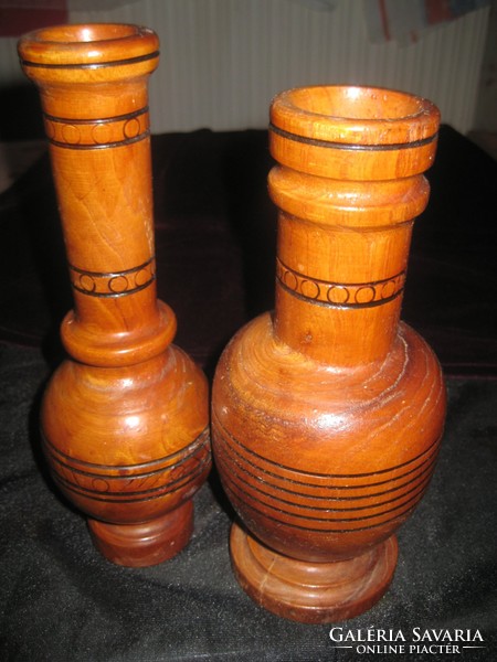 Esztergált fa vázák  ,szilfából  23 és 24 cm a 60 as évekből