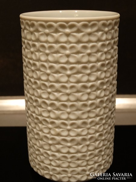 Hutschenreuther biskvit porcelán váza apró virágmintával 