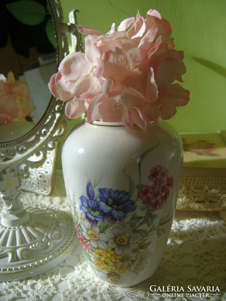 Porcelán virágos váza
