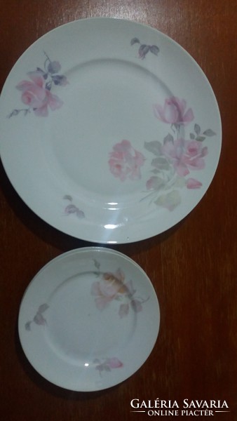 Porcelán kínáló tál 3 kis tányérral
