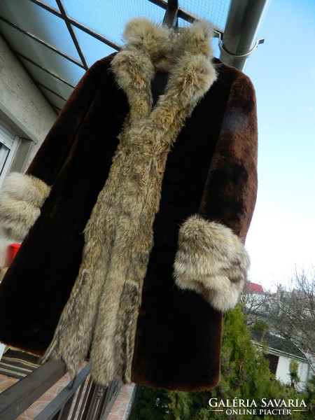 Beautiful original Dasco Italian fur coat - I think lamb - flawless