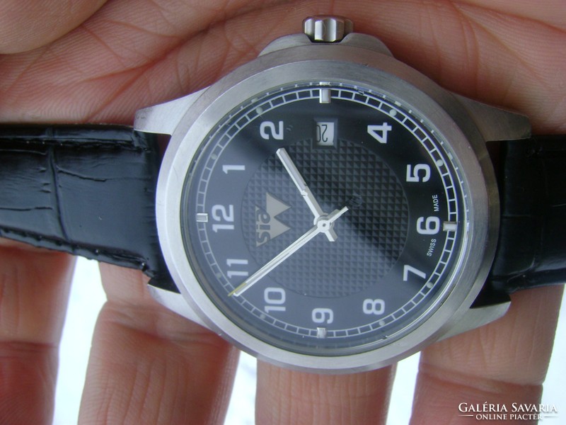 Military 2017 model presence quartz textured men's watch 41 x 47 mm