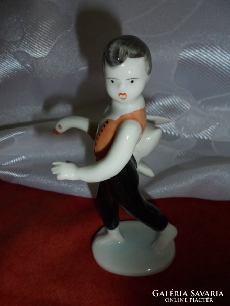 Hollóházi porcelán libás fiú figura