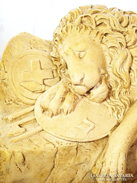 Dying Lion - the saddest stone statue in the world / bertel thorvaldsen /