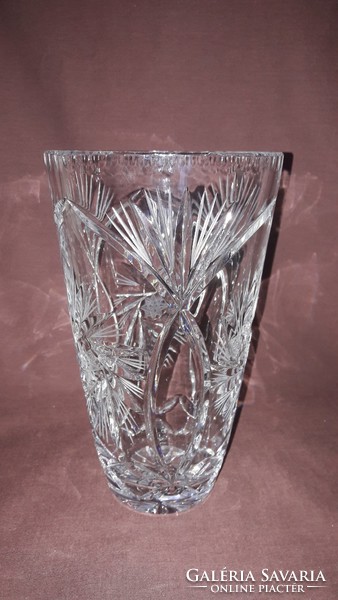 Lip crystal, glass vase,