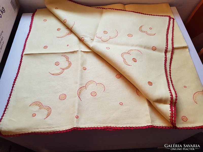Sun yellow embroidered linen tablecloth + 6 napkins. Vintage.
