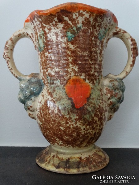 Antik kerámia váza szőlő mintával, jelzett
