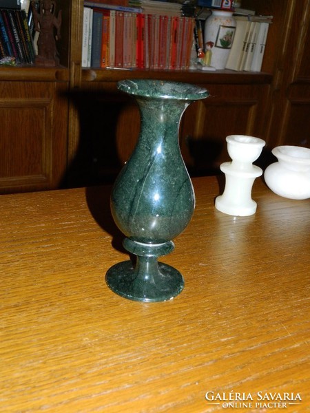 Márvány - műkő  sötétzöld váza