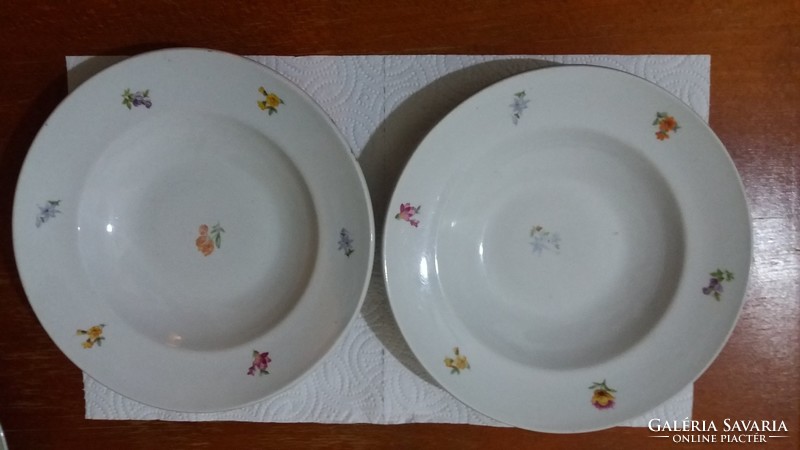 Deep porcelain plates (2 pcs.)