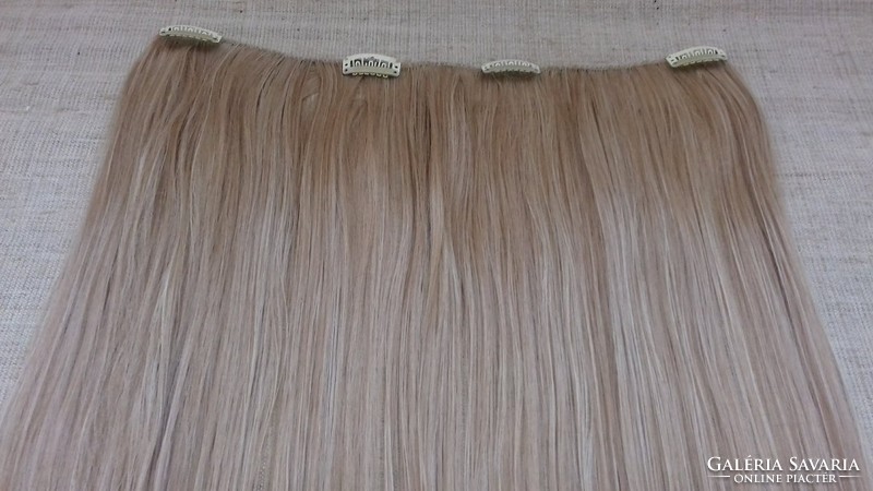 4.Buckle in beautiful condition medium blonde color if extension hair
