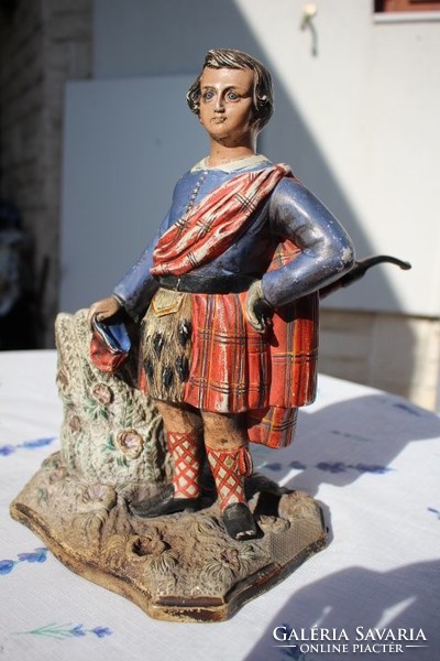 FIGURÁLIS ANTIK KERÁMIA DOHÁNYTARTÓ AJÁNDÉK PIPASZÁR. Skót Nemes szobor nagy méretű