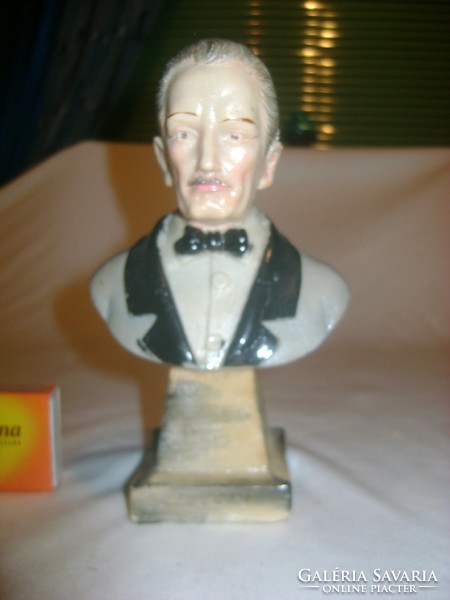 G. Puccini szobor