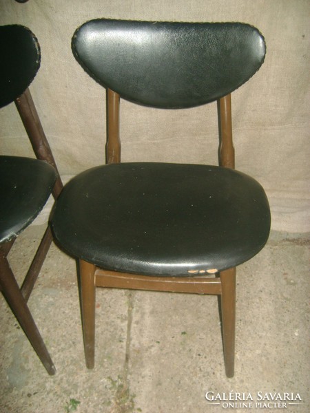 Retro műbőr szék - két darab együtt