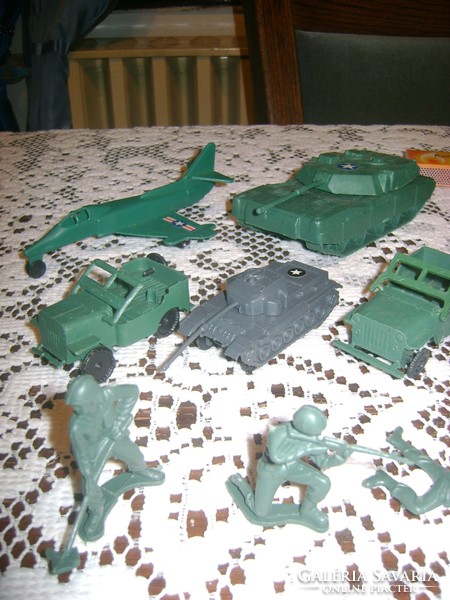 Retro játék tankok, repülők, katonák