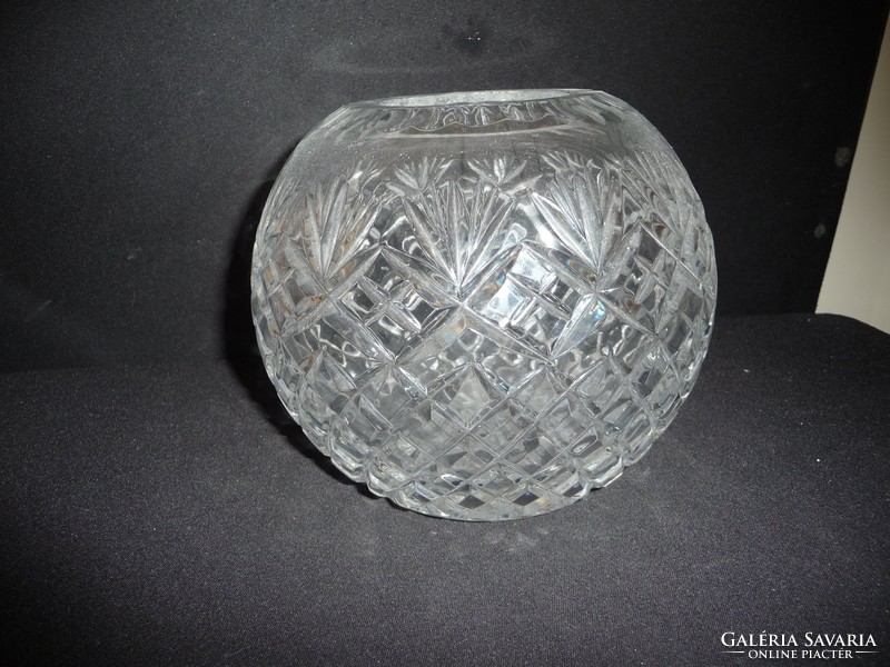 Metszett üveg gömb váza