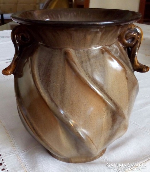 Special Spanish ceramic vase 14.5 cm high