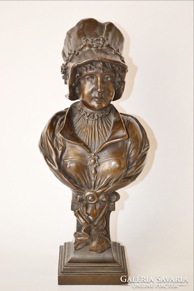 Bronz szobor hölgy főkötőben 35 cm